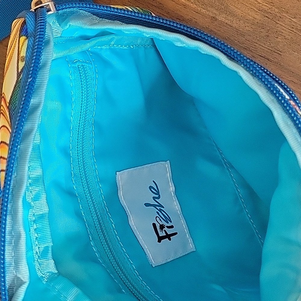 FisheWear NWT KALEIDO KING Crossbody Bag - Picture 4 of 7